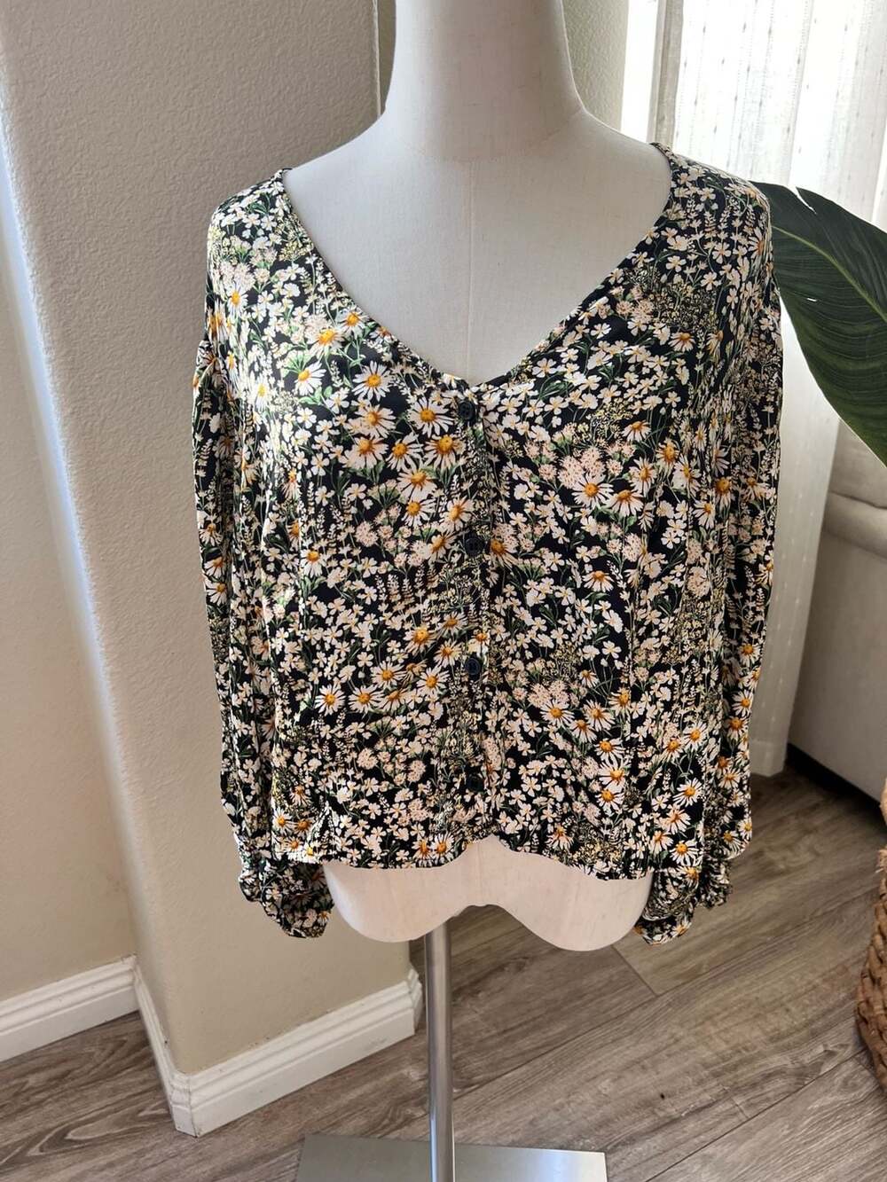 H&M Women's Long-Sleeve V-Neck Floral Print Button-Down Blouse